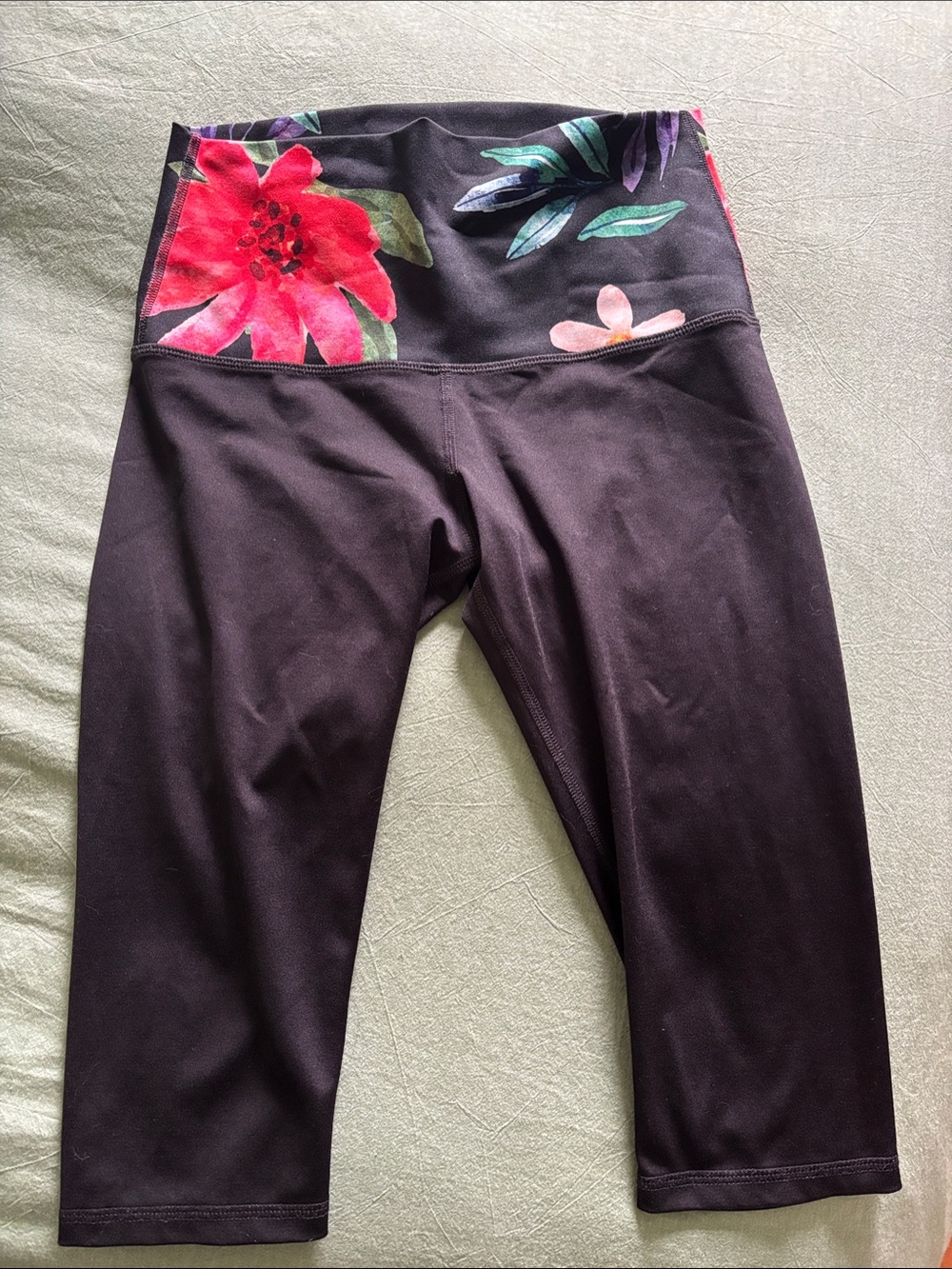 Women’s Mika yoga wear Capri Leggings with Floral Waistband
